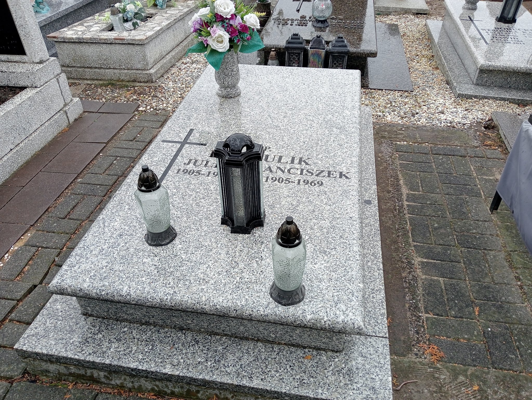 Grób Julia Hantulik